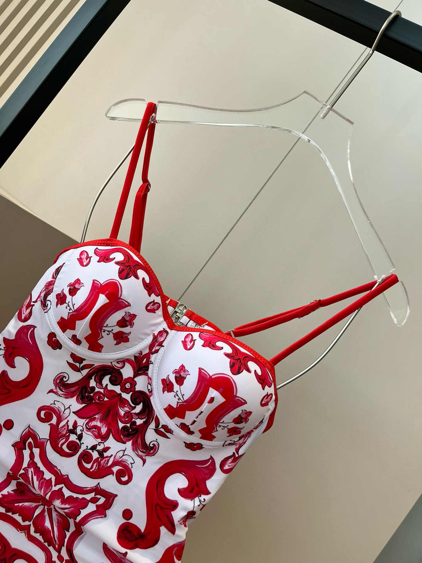  🆕
D&G连体带钢圈泳衣👙❤️😍🥰适合多种场景的游泳衣🏊‍♀️海边 游泳池 温泉 水上乐园 漂流都可以