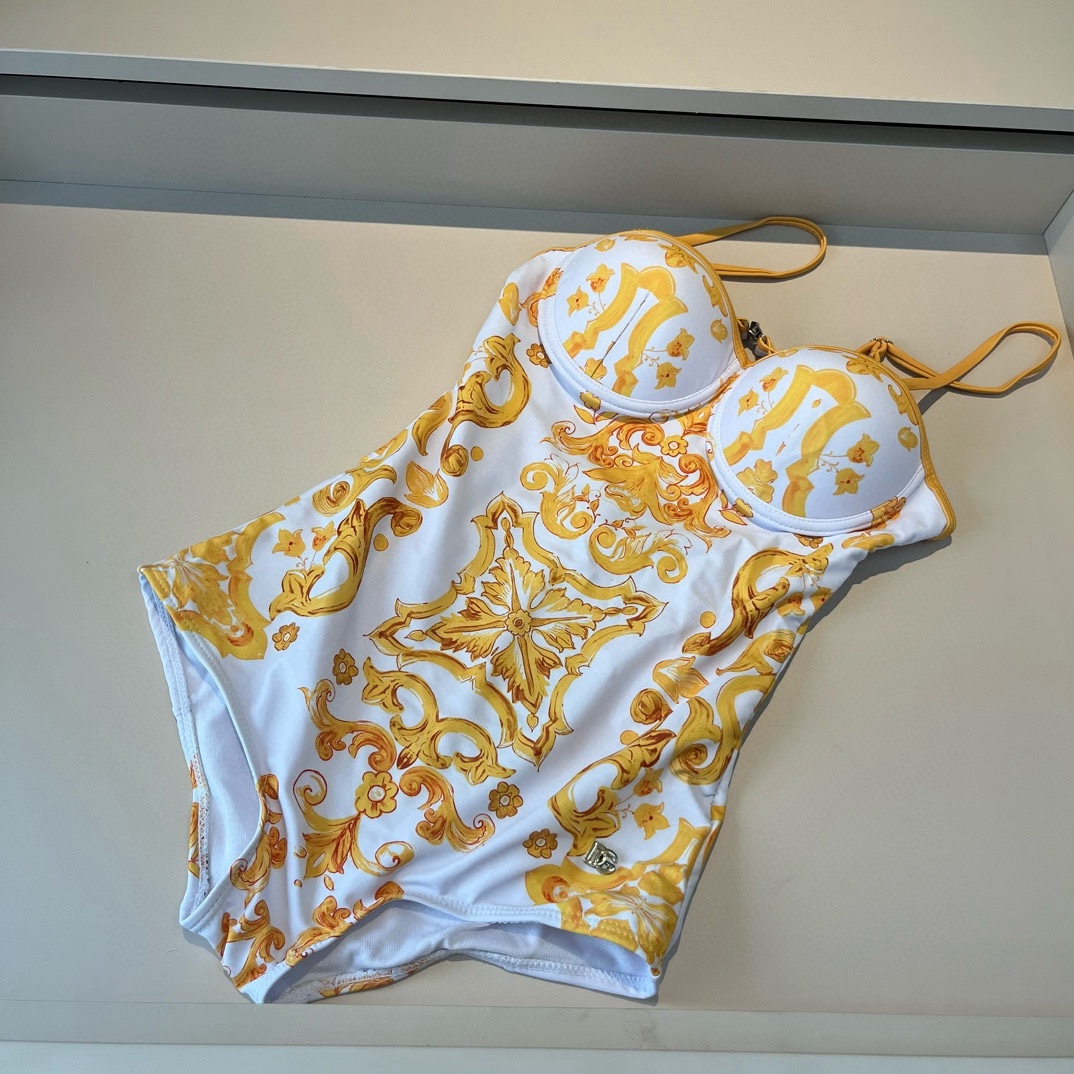  🆕
D&G连体带钢圈泳衣👙❤️😍🥰适合多种场景的游泳衣🏊‍♀️海边 游泳池 温泉 水上乐园 漂流都可以