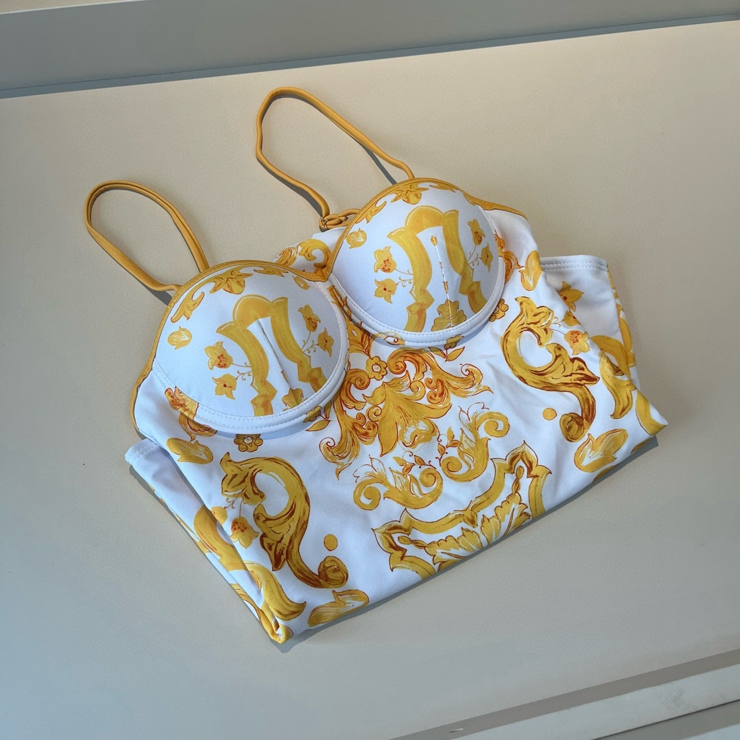  🆕
D&G连体带钢圈泳衣👙❤️😍🥰适合多种场景的游泳衣🏊‍♀️海边 游泳池 温泉 水上乐园 漂流都可以