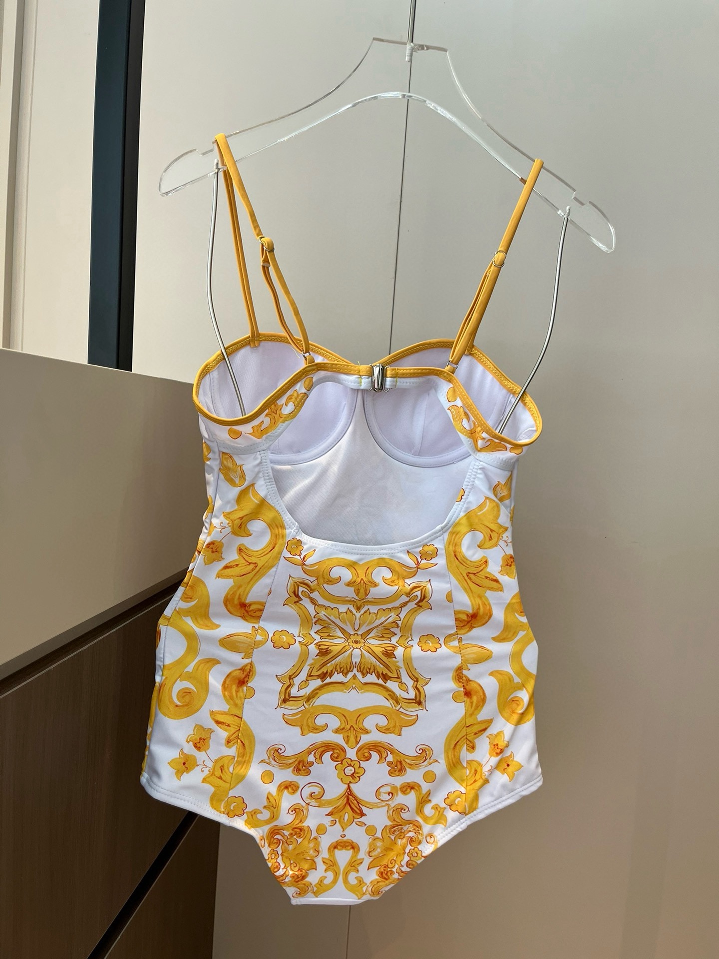  🆕
D&G连体带钢圈泳衣👙❤️😍🥰适合多种场景的游泳衣🏊‍♀️海边 游泳池 温泉 水上乐园 漂流都可以