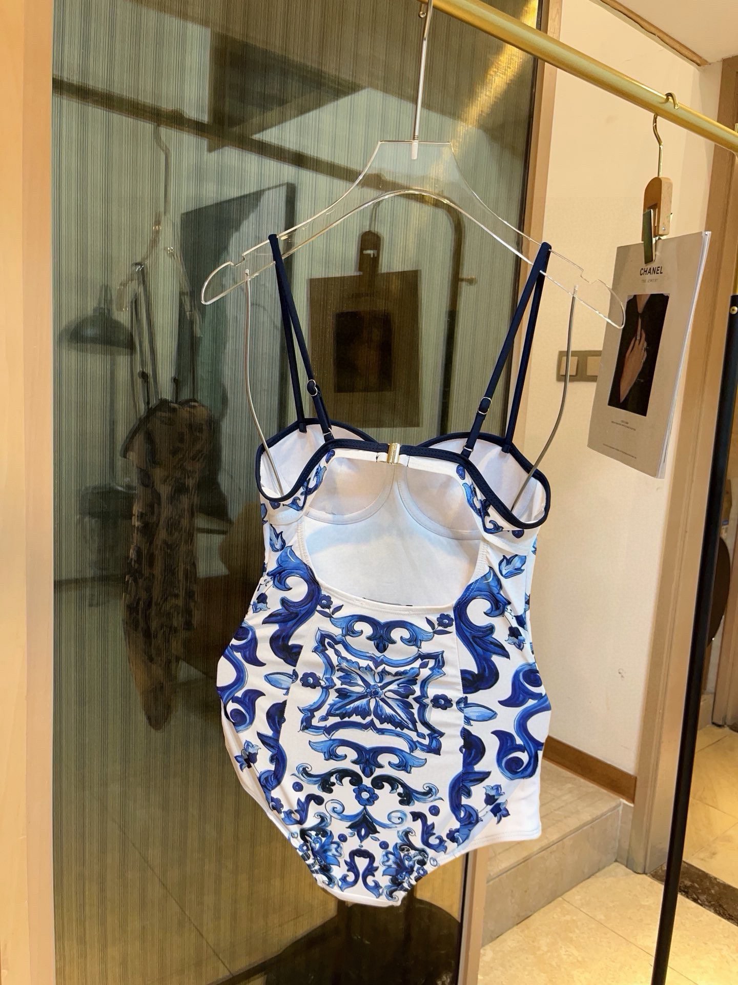  🆕
D&G高腰比基尼 带钢托硬包 可拆卸蕾丝肩带 👙❤️😍🥰适合多种场景的游泳衣🏊‍♀️海边 游泳池 