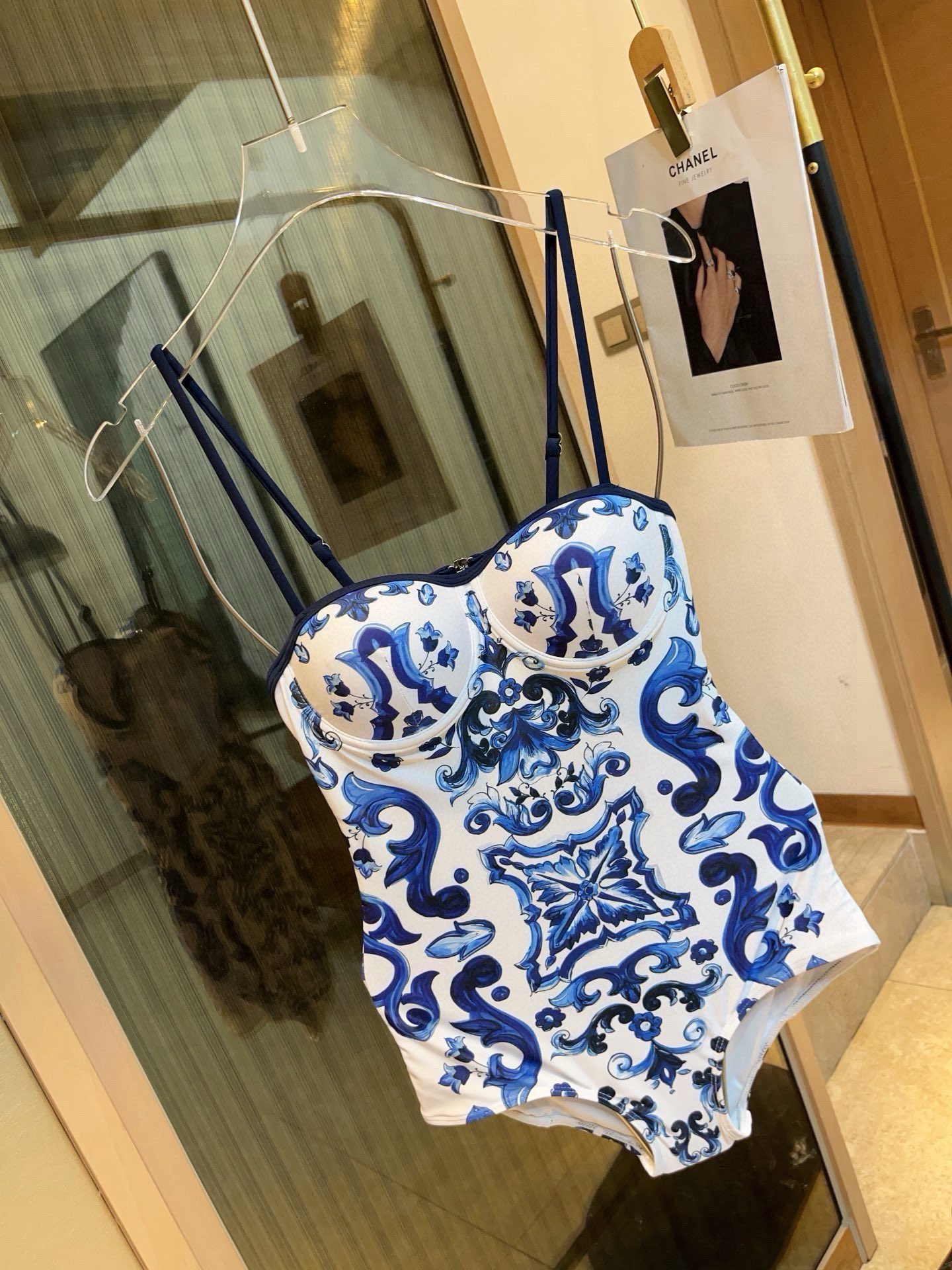  🆕
D&G高腰比基尼 带钢托硬包 可拆卸蕾丝肩带 👙❤️😍🥰适合多种场景的游泳衣🏊‍♀️海边 游泳池 