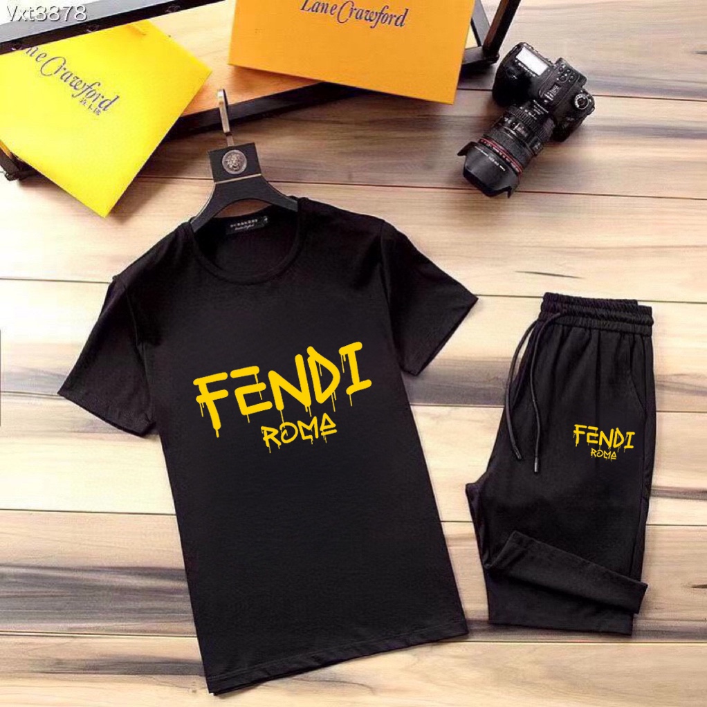 Fendi 品牌【FENDI 芬迪】 2025新款男士短袖短裤套装 销售 市面高端版本 手感细腻柔软 让你穿着更加舒适 立体裁剪版型超赞 尺码:M-5XL下单请报身高体重