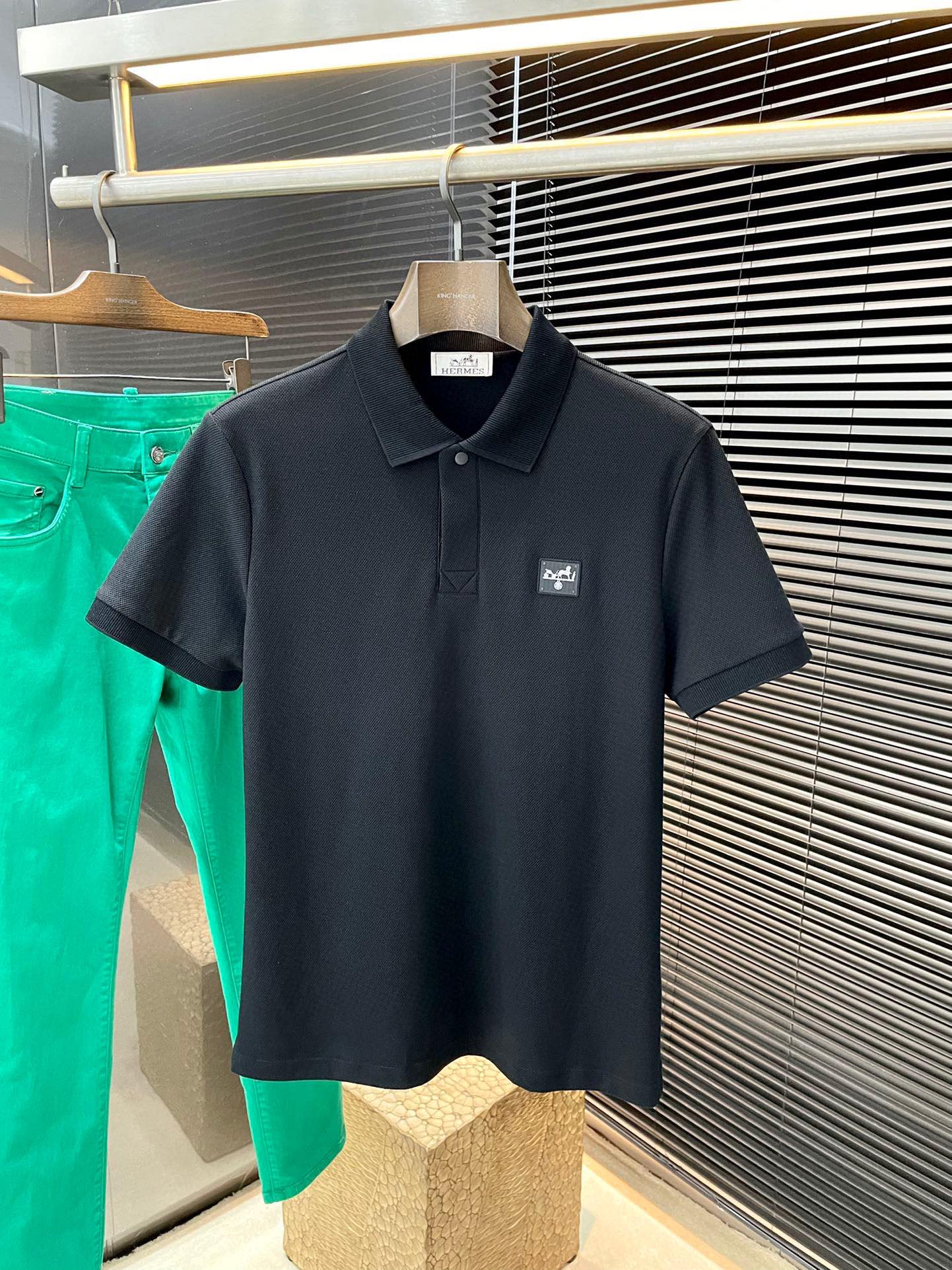 NO:446564,P HERMES (Hermes) has the latest POLO short-sleeved spring and summer style, which uses the latest mulberry silk fabric, which is resistant to washing and not easy to fade. It has soft touch and soft and comfortable ingredients. Classic design style. Special customization. Simple cutting and splicing reflects the extraordinary craftsmanship of workers and is full of high-end and fashionable feeling!  The style is quite good at casual and versatile. Size M-3XL, hermes, hermes, T-shirt, alexander wang19860909P  HERMES（爱马仕）春夏最新款POLO短袖,采用最新桑蚕丝面料,耐水洗不易掉色,手感柔软、成分柔软舒适 经典设计风格 特殊定制 简单的裁剪方式拼接,体现出工人不凡的工艺,高端时尚感十足！版型相当赞休闲百搭款.尺码 M-3XL,,hermes,hermes,T-shirt,alexander wang,Men's clothing