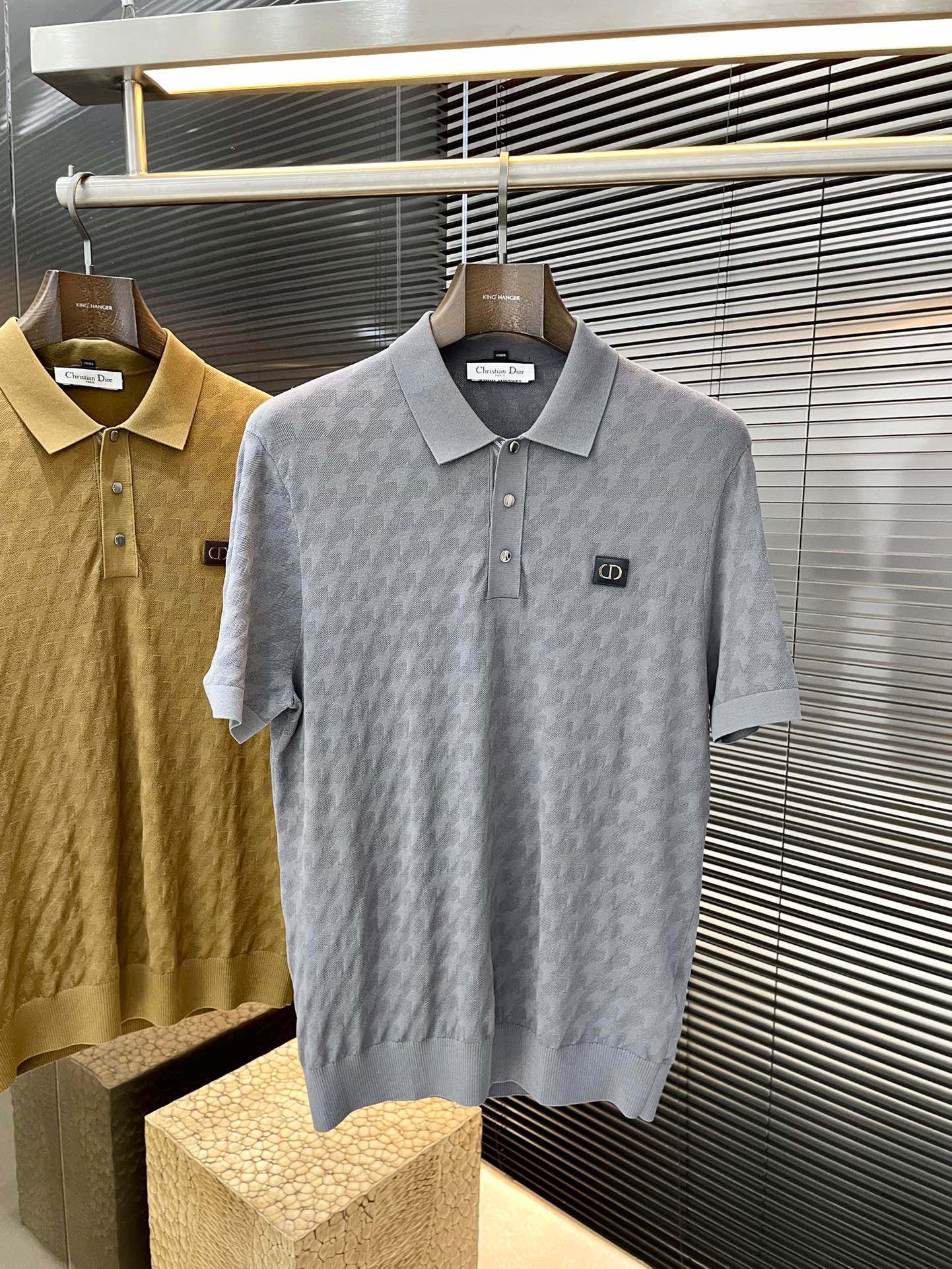 NO:446573,P Dior- (Dior) latest POLO short-sleeved sleeves, using the latest Yilit fabric, soft and comfortable in touch, classic design style, special customization, simple cutting and splicing, reflecting the extraordinary craftsmanship of workers, full of high-end and fashionable feeling!  The style is quite good at casual and versatile. Size M-3XL, dior, dior, T-shirt, alexander wang19860909P  Dior-（迪奥）最新款POLO短袖,采用最新伊力特面料 手感柔软、成分柔软舒适 经典设计风格 特殊定制 简单的裁剪方式拼接,体现出工人不凡的工艺,高端时尚感十足！版型相当赞休闲百搭款.尺码 M-3XL,,dior,dior,T-shirt,alexander wang,Men's clothing