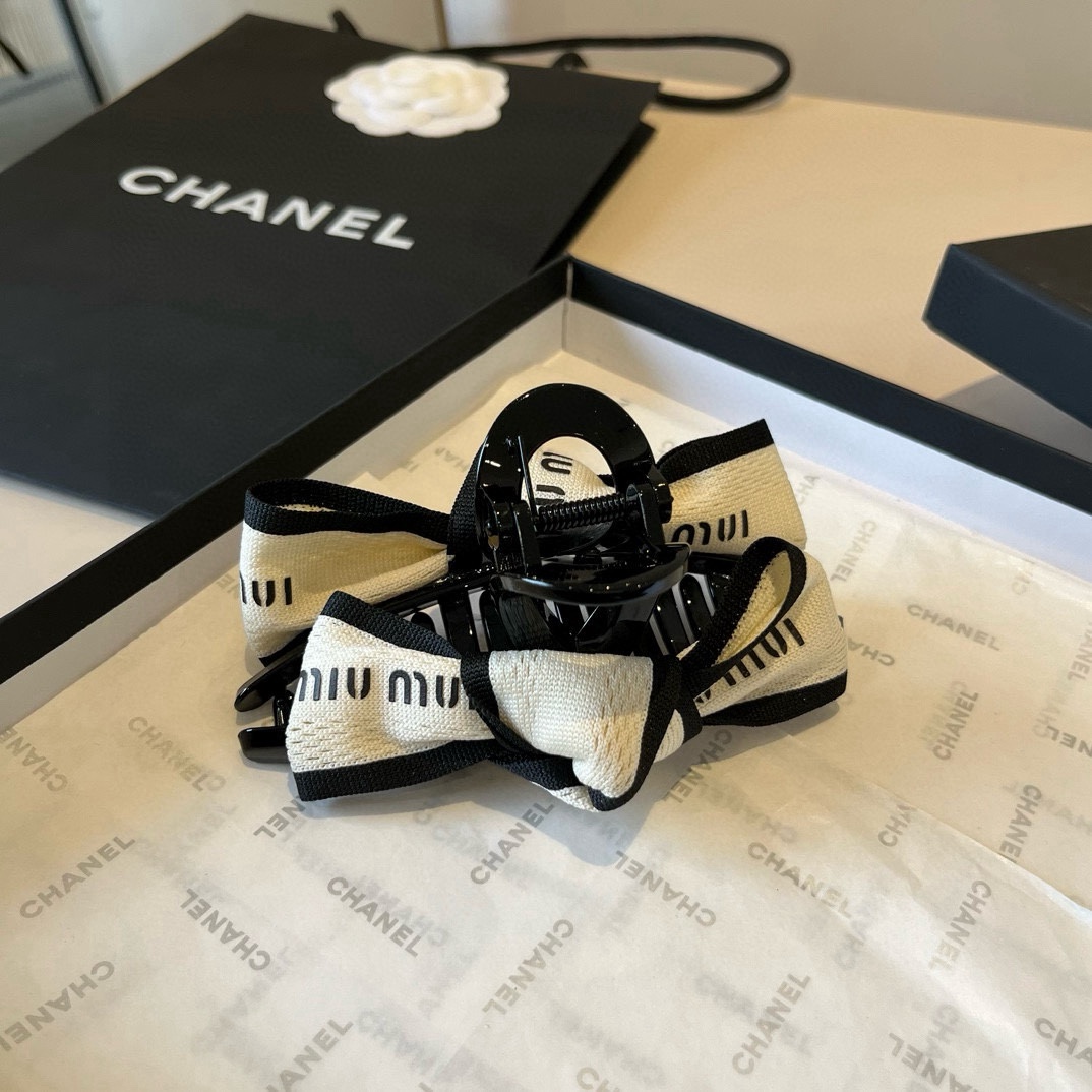 🆕

miumiu缪缪抓夹
