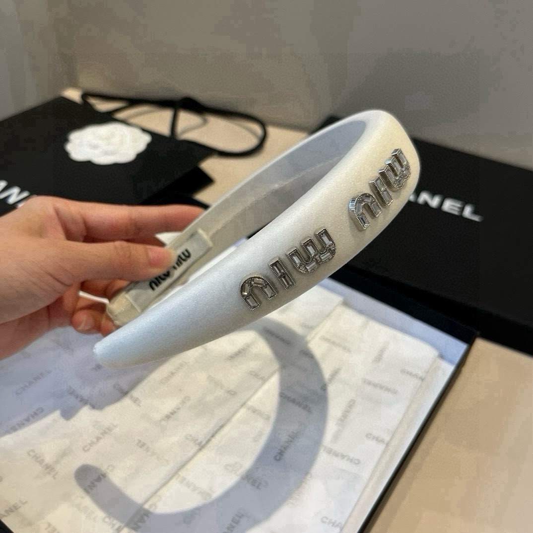 🆕

miumiu缪缪新款发箍