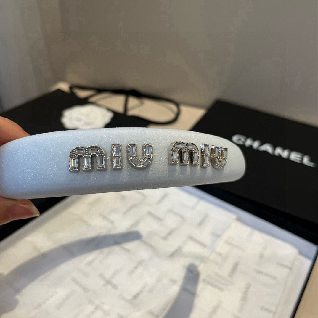 🆕

miumiu缪缪新款发箍