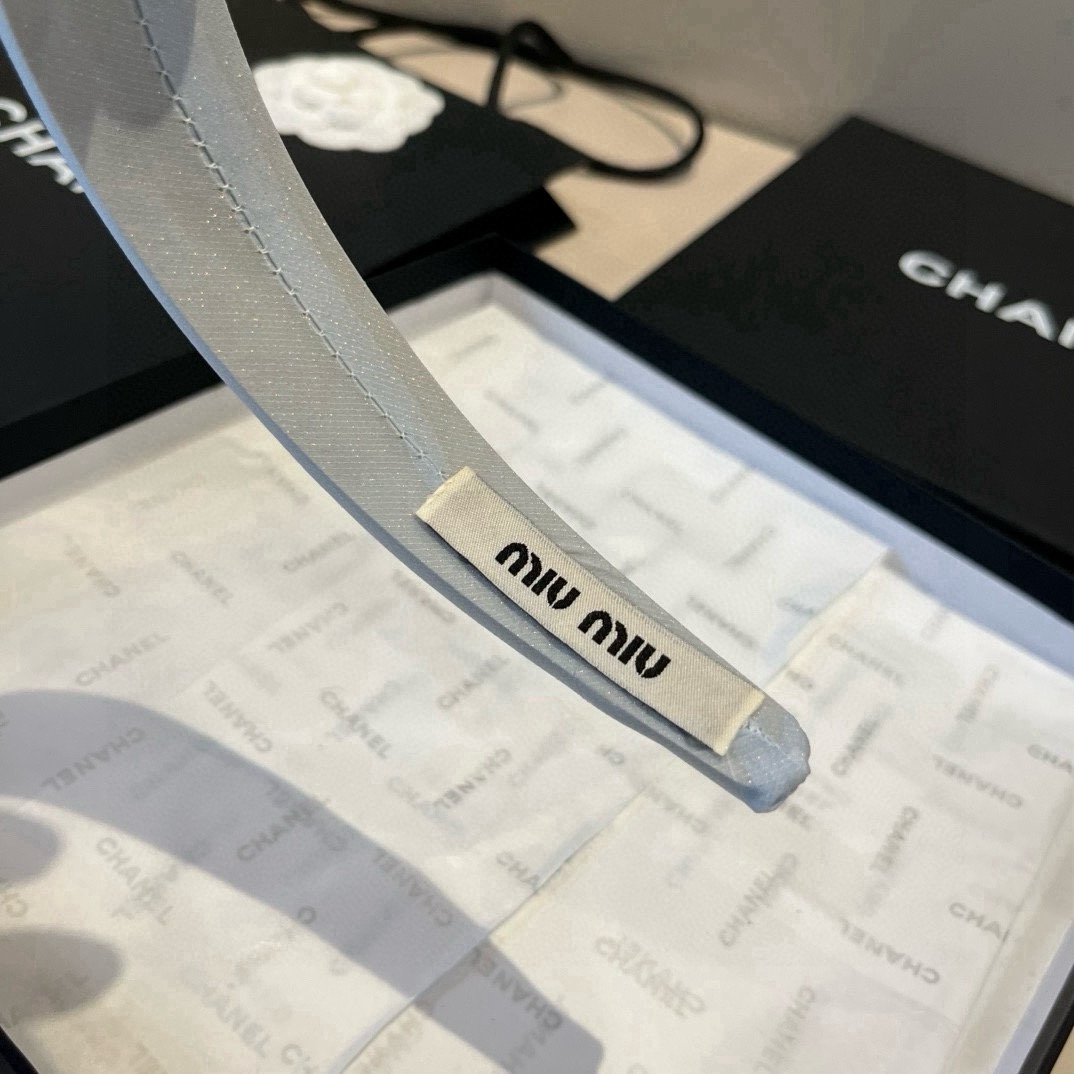 🆕

miumiu缪缪新款发箍