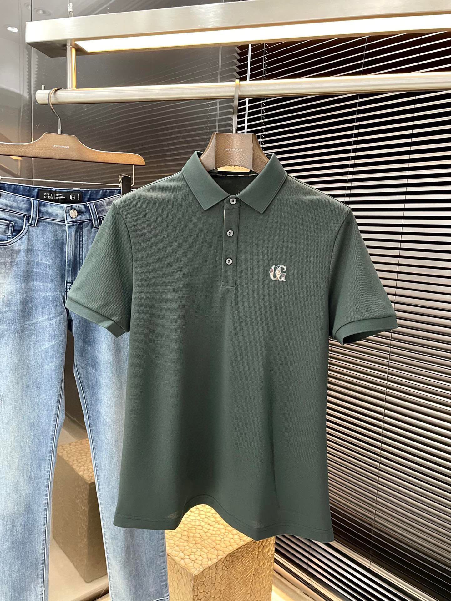 NO:446620,P Burberry- (Burberry) The latest POLO short-sleeved spring and summer, uses the latest polyester fiber mulberry silk fabric, which is resistant to washing and not easy to fade, has a soft feel and soft and comfortable composition. Classic design style, special customization, simple cutting method, reflects the extraordinary craftsmanship of workers, and is full of high-end and fashionable feeling!  The style is quite good and casual and versatile. Size 48-58 Shipping the next day, burberry, burberry, T-shirt, alexander wang19860909P Burberry-（巴宝莉） 春夏最新款POLO短袖,采用最新聚脂纤维桑蚕丝面料,耐水洗不易掉色,手感柔软、成分柔软舒适 经典设计风格 特殊定制 简单的裁剪方式拼接,体现出工人不凡的工艺,高端时尚感十足！版型相当赞休闲百搭款.尺码 48-58 隔天出货,,burberry,burberry,T-shirt,alexander wang,Men's clothing