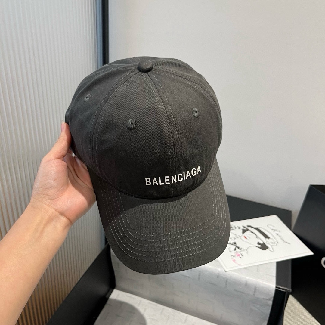 🆕

巴黎世家新款鸭舌帽，头围57cm