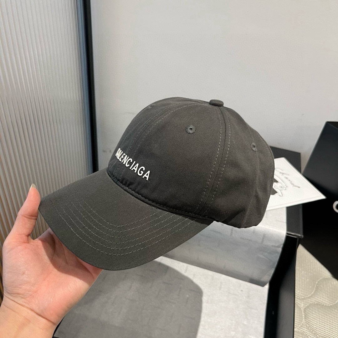 🆕

巴黎世家新款鸭舌帽，头围57cm