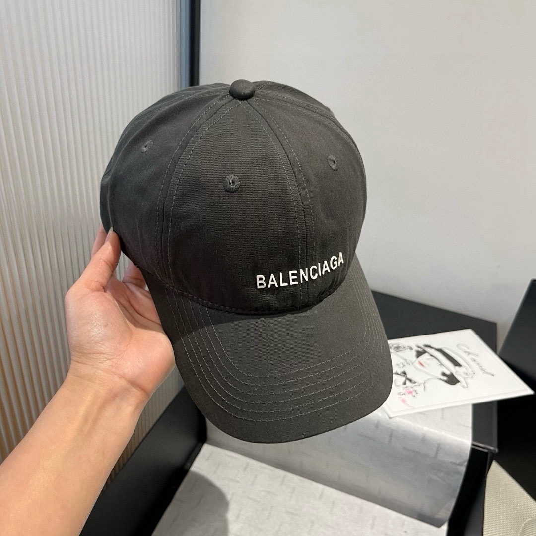 🆕

巴黎世家新款鸭舌帽，头围57cm