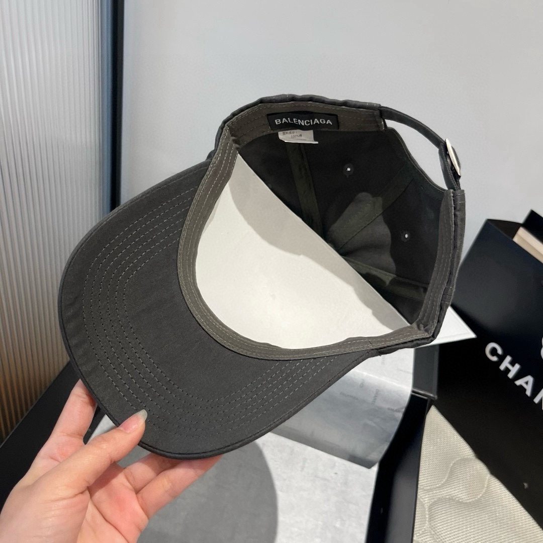 🆕

巴黎世家新款鸭舌帽，头围57cm