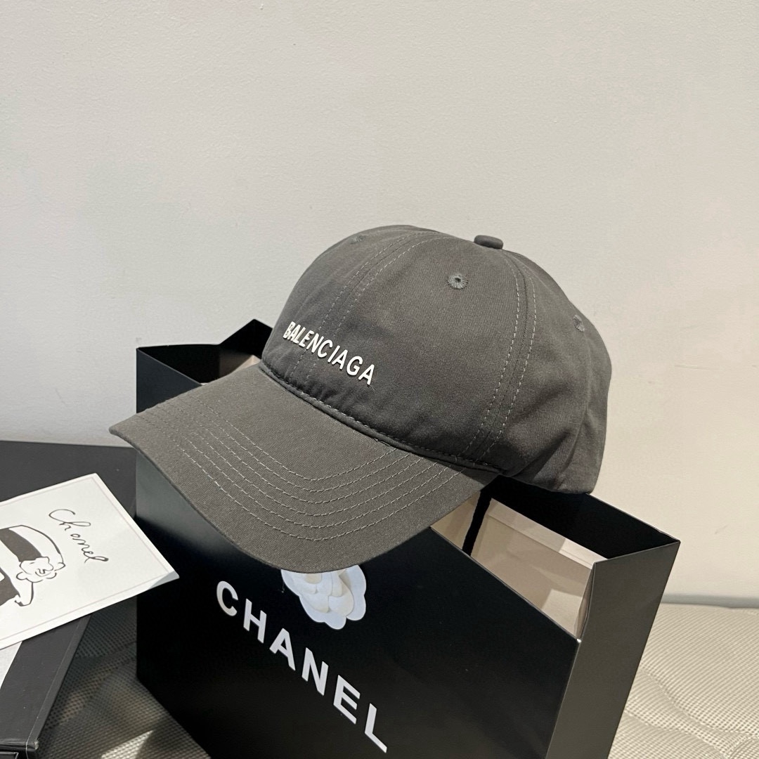 🆕

巴黎世家新款鸭舌帽，头围57cm