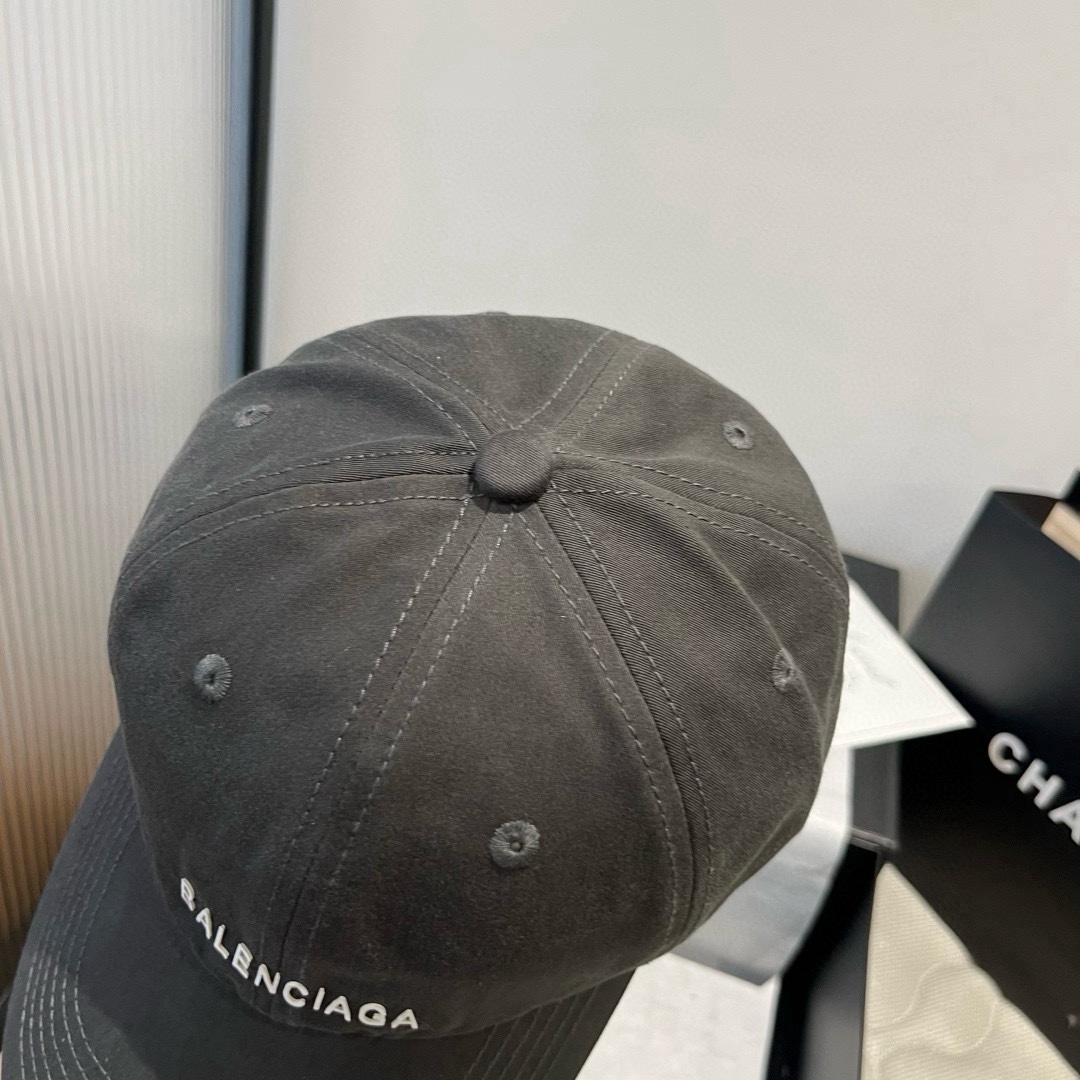 🆕

巴黎世家新款鸭舌帽，头围57cm