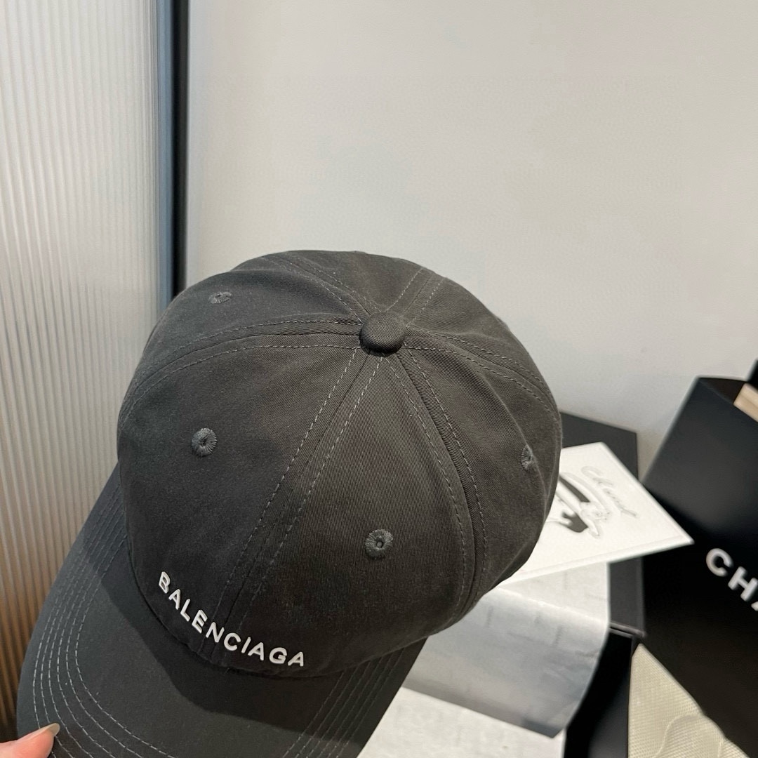 🆕

巴黎世家新款鸭舌帽，头围57cm