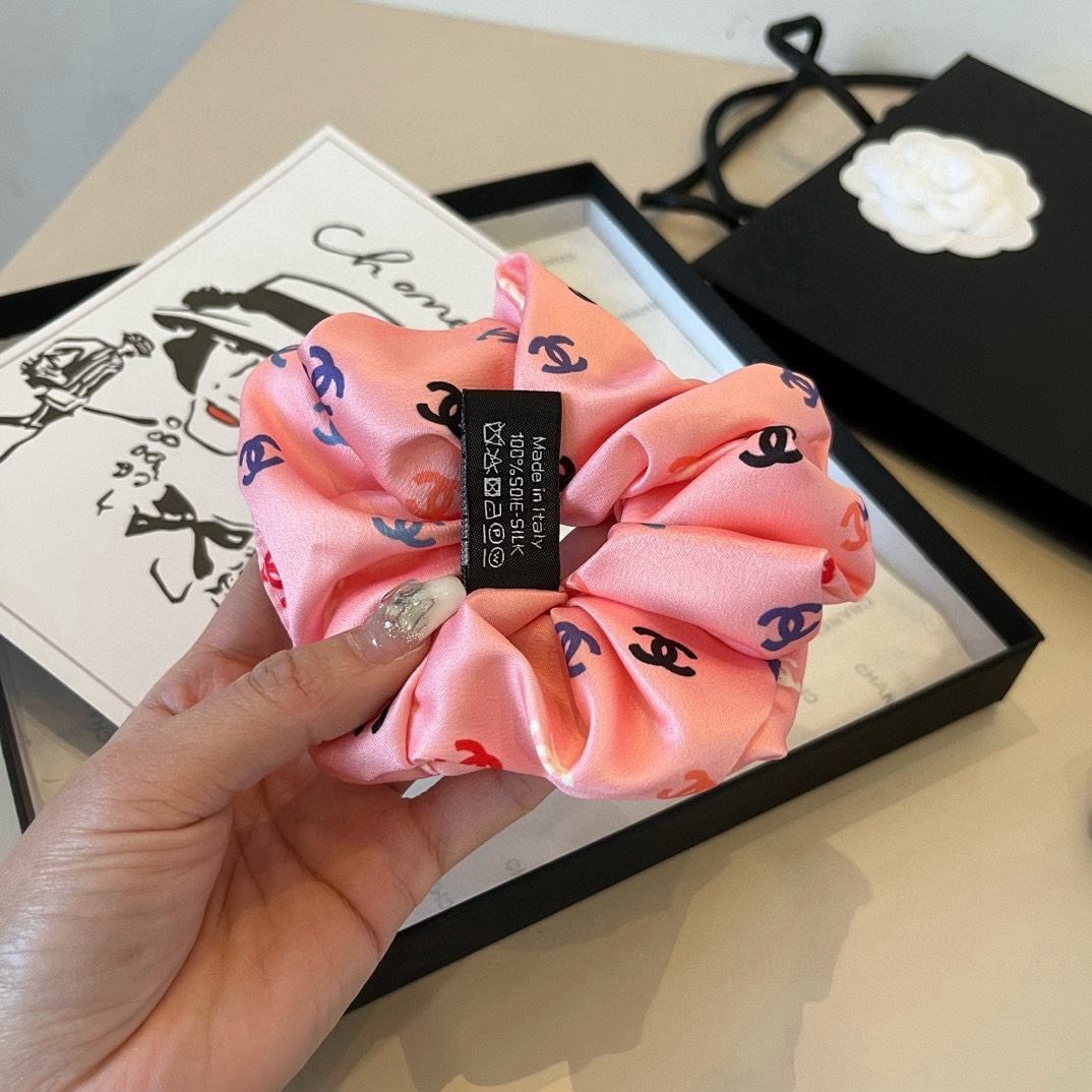🆕

Chanel香奈儿发圈，绸缎面料，蓝 粉 黑