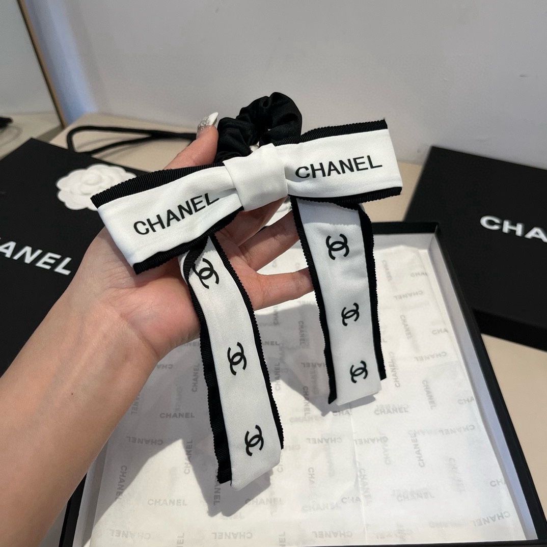 🆕

Chanel香奈儿 香奶奶最爱蝴蝶结发圈