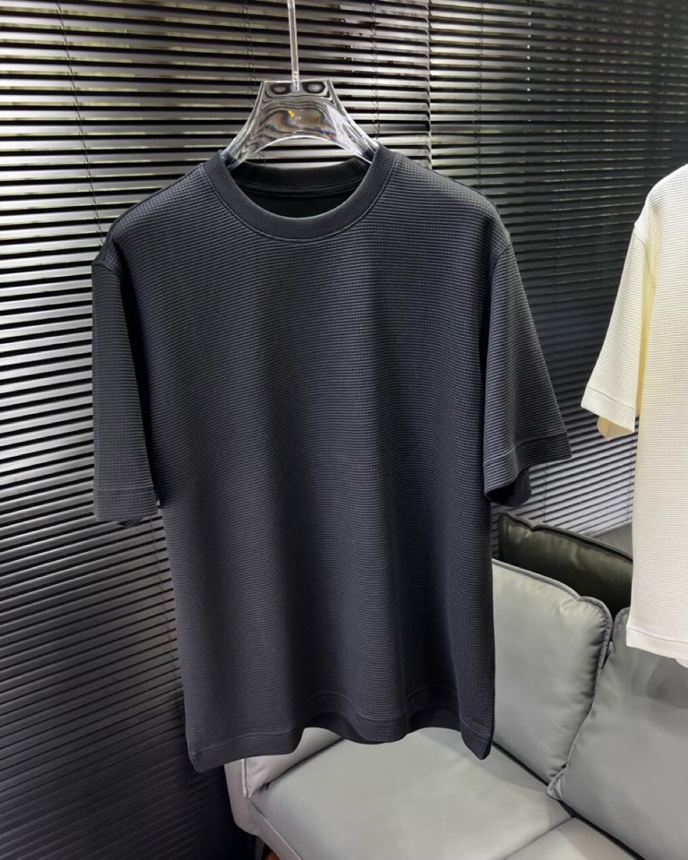 🔥Loro Piana 诺悠翩雅L新作，\n宝子们，夏天的命都是这件微廓短袖圆领T恤给的！\n微廓版型藏