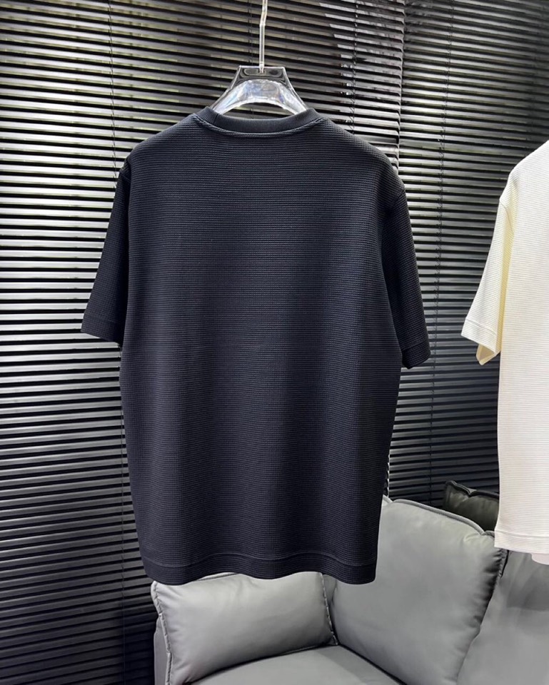 🔥Loro Piana 诺悠翩雅L新作，\n宝子们，夏天的命都是这件微廓短袖圆领T恤给的！\n微廓版型藏