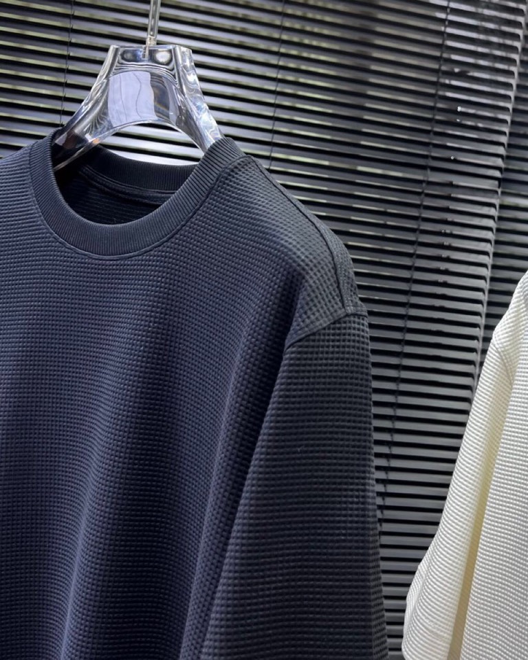 🔥Loro Piana 诺悠翩雅L新作，\n宝子们，夏天的命都是这件微廓短袖圆领T恤给的！\n微廓版型藏
