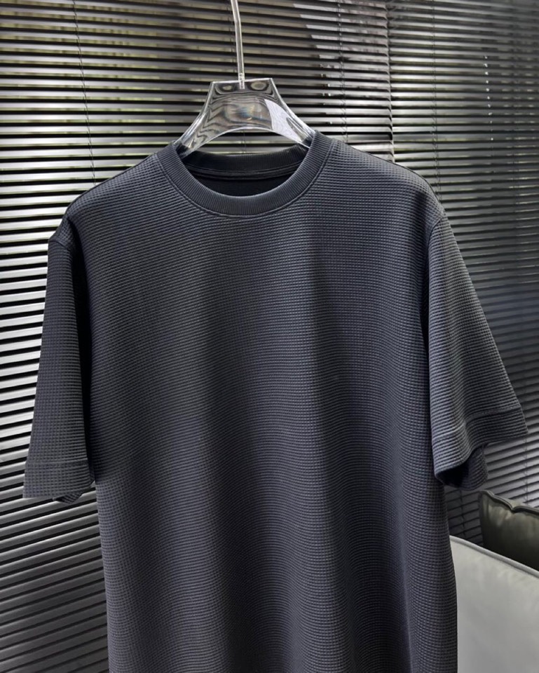 🔥Loro Piana 诺悠翩雅L新作，\n宝子们，夏天的命都是这件微廓短袖圆领T恤给的！\n微廓版型藏