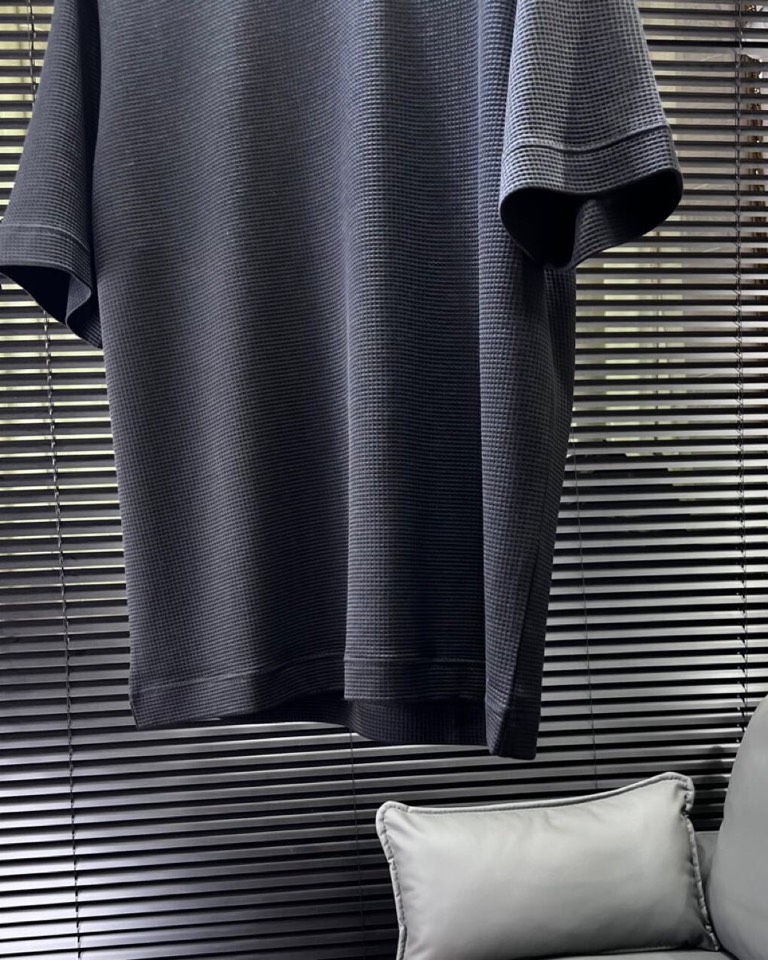 🔥Loro Piana 诺悠翩雅L新作，\n宝子们，夏天的命都是这件微廓短袖圆领T恤给的！\n微廓版型藏