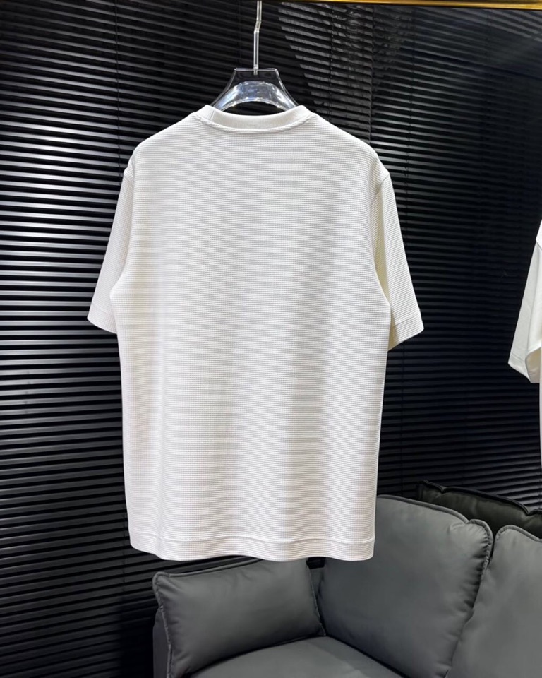 🔥Loro Piana 诺悠翩雅L新作，\n宝子们，夏天的命都是这件微廓短袖圆领T恤给的！\n微廓版型藏