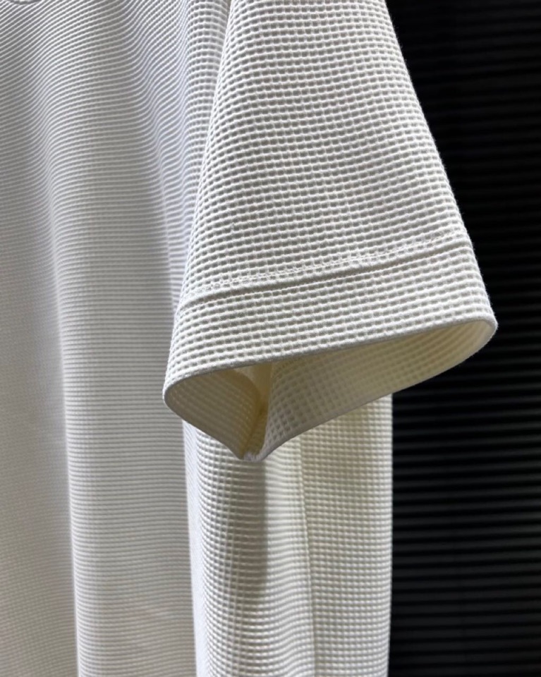 🔥Loro Piana 诺悠翩雅L新作，\n宝子们，夏天的命都是这件微廓短袖圆领T恤给的！\n微廓版型藏