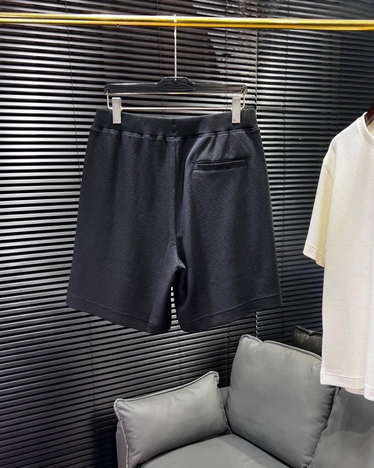 🔥Loro Piana 诺悠翩雅L新作，微廓短袖圆领T恤套装，\n微廓版型藏肉一绝，轻松修饰身形，告别臃