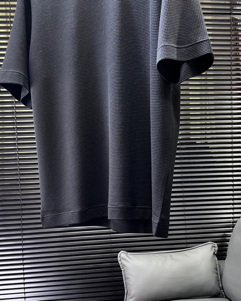 🔥Loro Piana 诺悠翩雅L新作，微廓短袖圆领T恤套装，\n微廓版型藏肉一绝，轻松修饰身形，告别臃