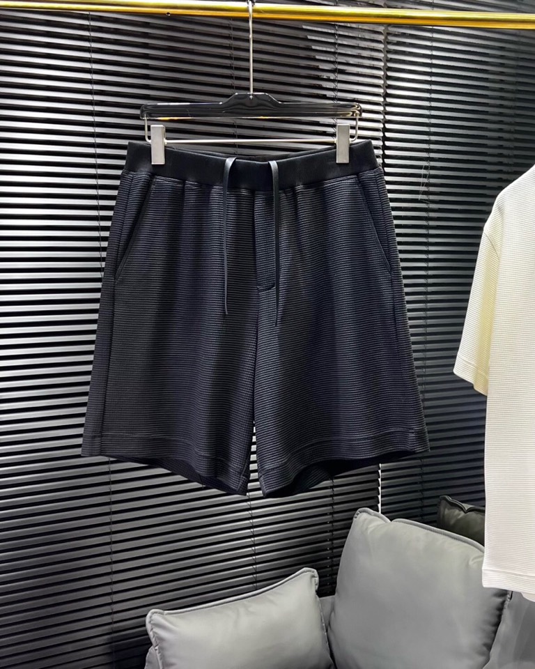 🔥Loro Piana 诺悠翩雅L新作，微廓短袖圆领T恤套装，\n微廓版型藏肉一绝，轻松修饰身形，告别臃