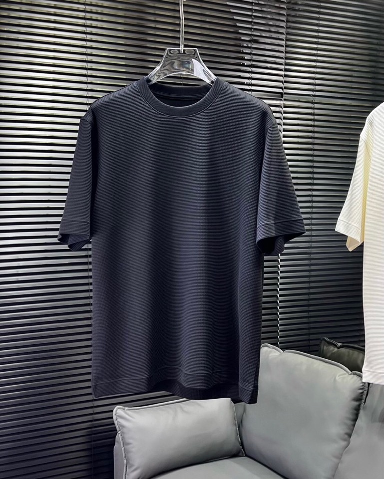 🔥Loro Piana 诺悠翩雅L新作，微廓短袖圆领T恤套装，\n微廓版型藏肉一绝，轻松修饰身形，告别臃