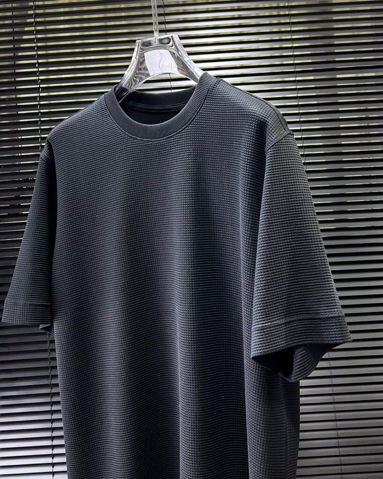 🔥Loro Piana 诺悠翩雅L新作，微廓短袖圆领T恤套装，\n微廓版型藏肉一绝，轻松修饰身形，告别臃
