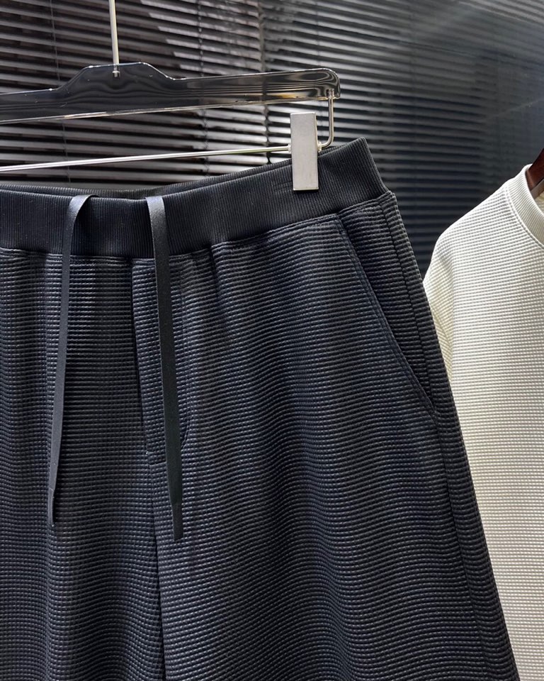 🔥Loro Piana 诺悠翩雅L新作，微廓短袖圆领T恤套装，\n微廓版型藏肉一绝，轻松修饰身形，告别臃