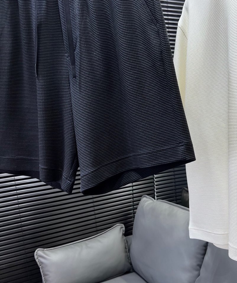 🔥Loro Piana 诺悠翩雅L新作，微廓短袖圆领T恤套装，\n微廓版型藏肉一绝，轻松修饰身形，告别臃