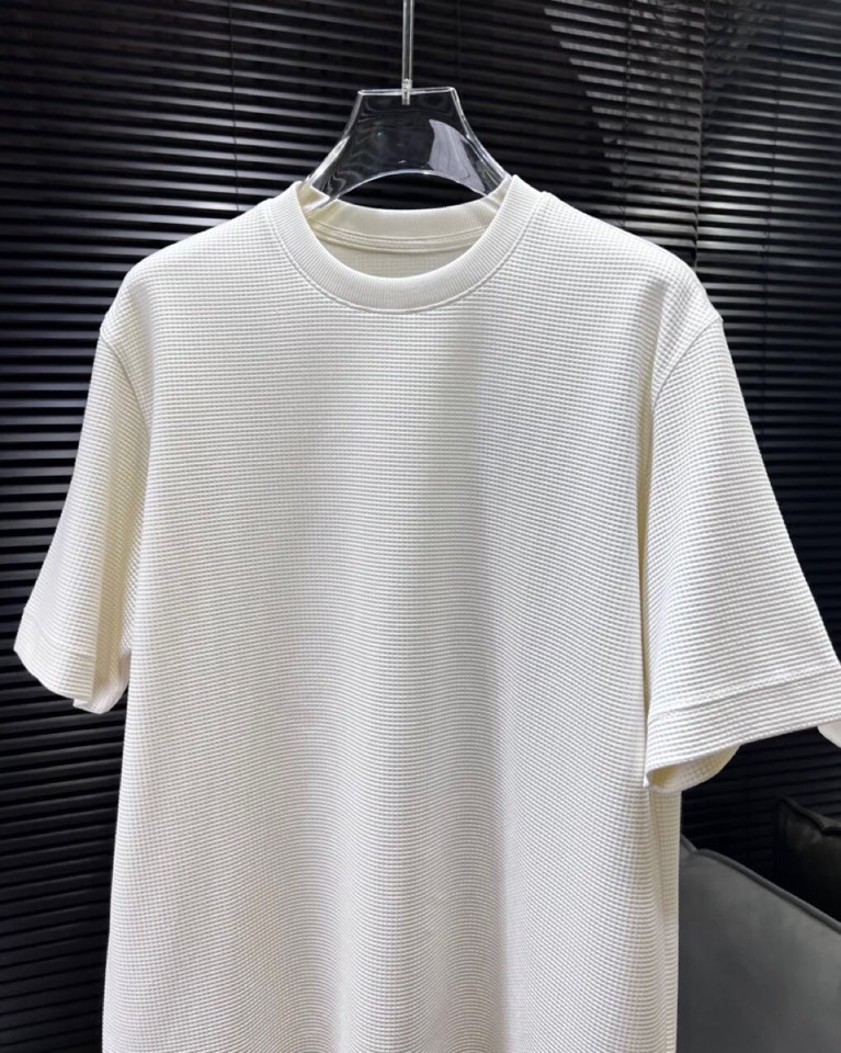 🔥Loro Piana 诺悠翩雅L新作，微廓短袖圆领T恤套装，\n微廓版型藏肉一绝，轻松修饰身形，告别臃