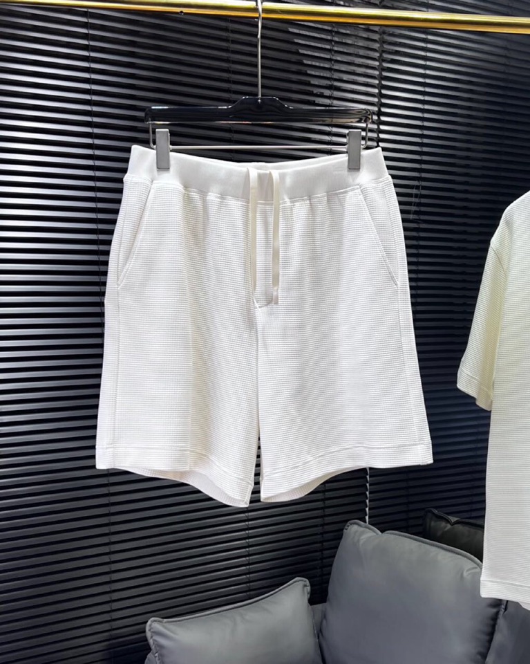 🔥Loro Piana 诺悠翩雅L新作，微廓短袖圆领T恤套装，\n微廓版型藏肉一绝，轻松修饰身形，告别臃