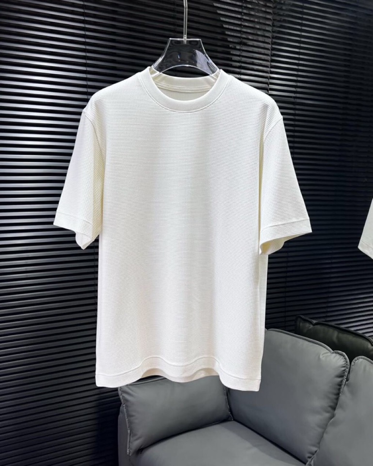🔥Loro Piana 诺悠翩雅L新作，微廓短袖圆领T恤套装，\n微廓版型藏肉一绝，轻松修饰身形，告别臃