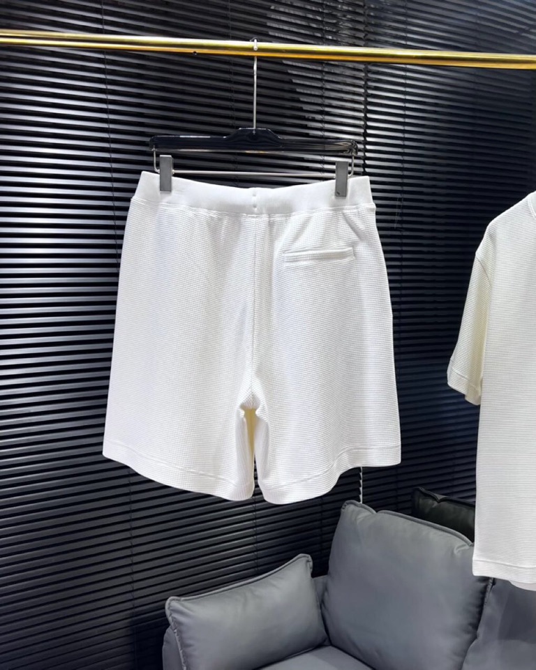 🔥Loro Piana 诺悠翩雅L新作，微廓短袖圆领T恤套装，\n微廓版型藏肉一绝，轻松修饰身形，告别臃
