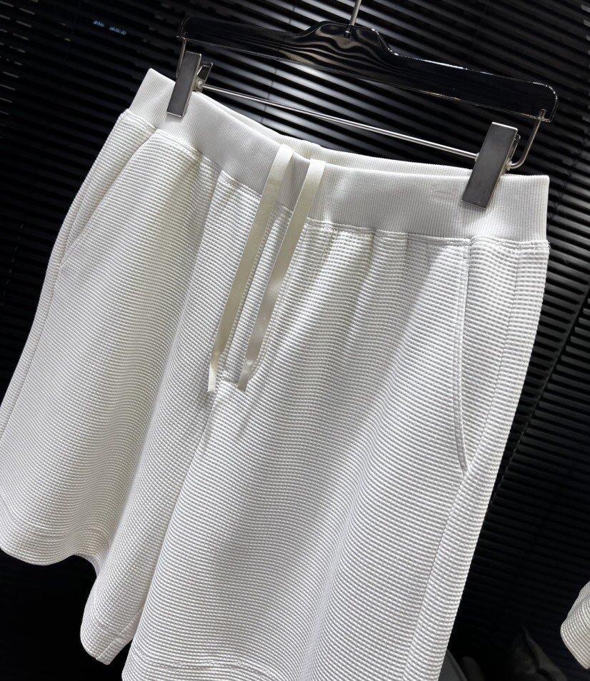 🔥Loro Piana 诺悠翩雅L新作，微廓短袖圆领T恤套装，\n微廓版型藏肉一绝，轻松修饰身形，告别臃
