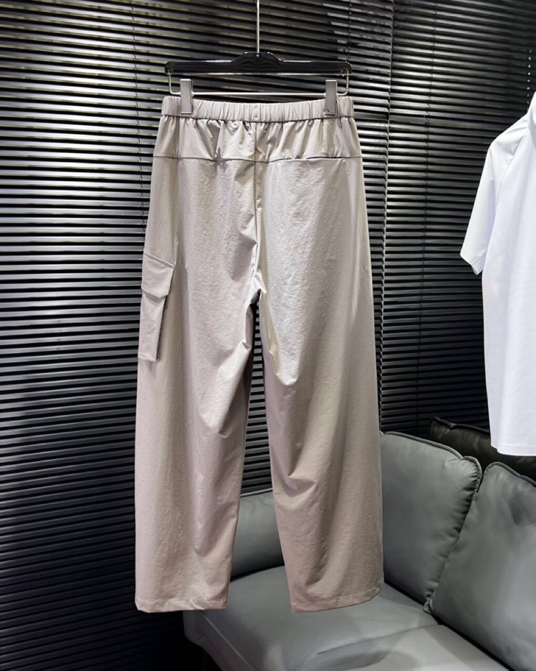 🔥 Descente#迪桑特#户外宽松休闲裤直筒裤，机能工装裤风，男款日本伸特奇机能科技面料工装裤。宽松
