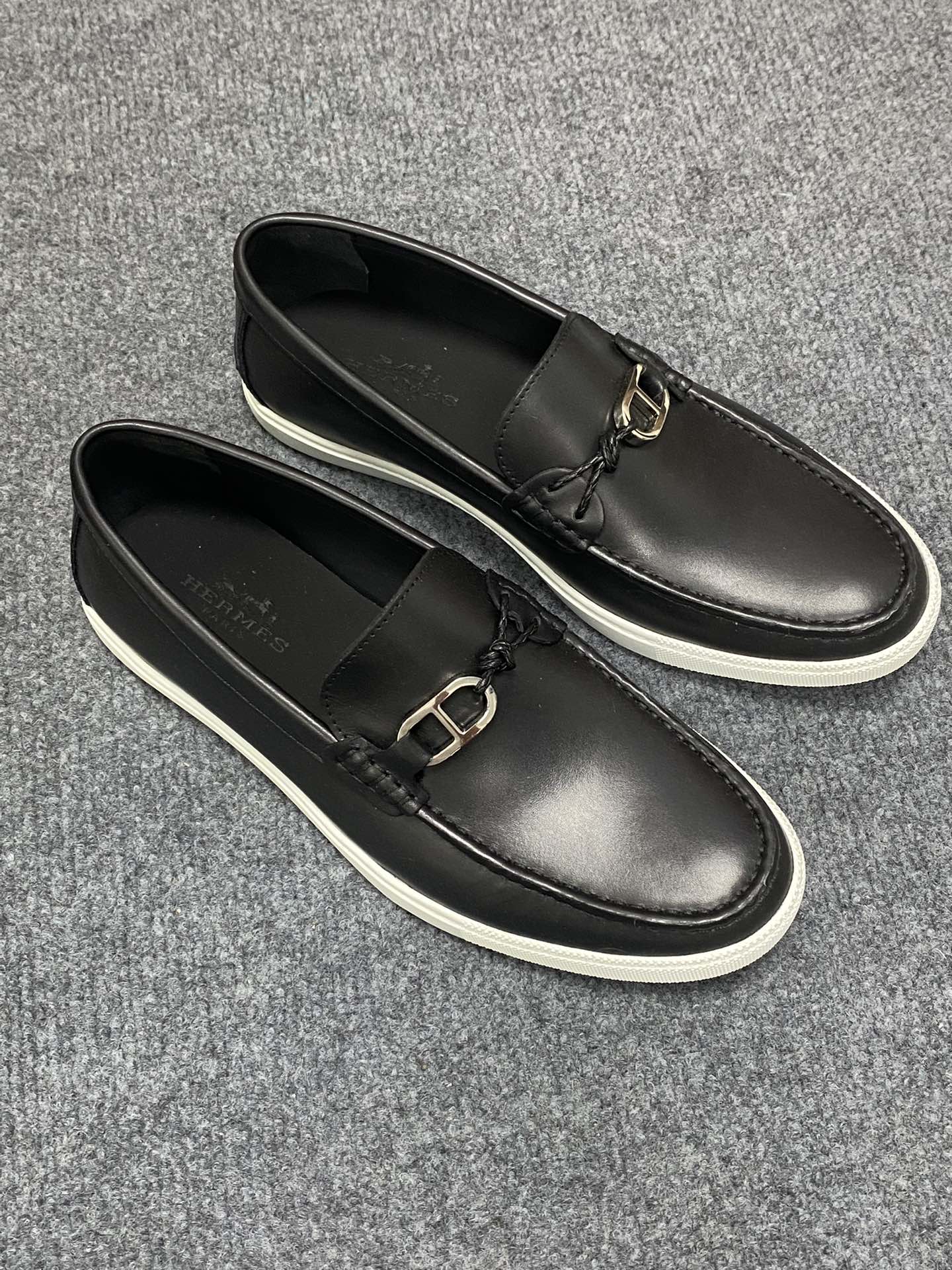 NO:354472,HERMES hot-selling Hermas counter original shoes, the upper uses imported calfskin ten cowhide inner lining, original metal fasteners, and original rubber anti-slip wear-resistant sole!  Soft sole soft-faced car shoes. versatile series!  The real thing is better than the picture and the code is 39.144. Custom made 38.45.46, hermes, hermes, cowhide19860909HERMES 爆款爱玛仕专柜原版鞋,鞋面采用进口小牛皮十牛皮内里,原版金属扣件,原版橡胶防滑耐磨大底！软底软面车鞋.百搭系列！实物比图片好看码数39.一44.订做38.45.46,,hermes,hermes,cowhide,Men's shoes