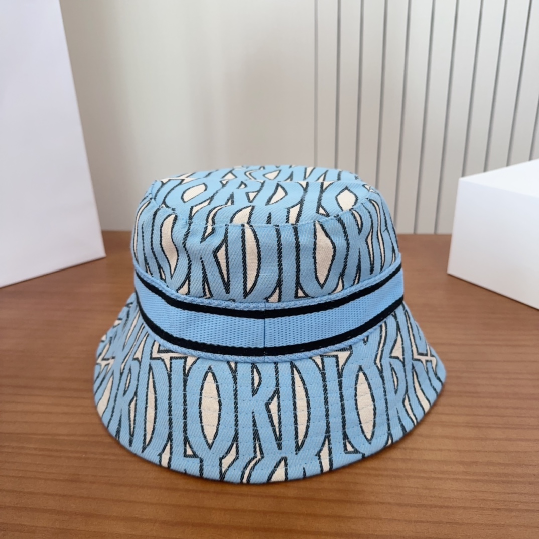 

Dior 迪奥 新款原单渔夫帽， 精致純也格调很有感觉，很酷很时尚，专柜断货热门，质量超赞