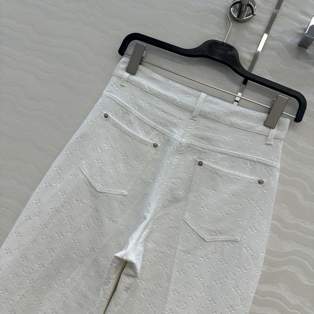 独家首发❤️ 爆单推荐，L25s春夏新品SProty系列，白色MONOGRAM老花logo牛仔长裤！口红