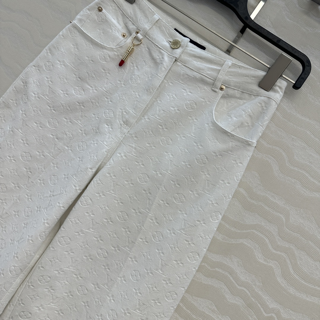 独家首发❤️ 爆单推荐，L25s春夏新品SProty系列，白色MONOGRAM老花logo牛仔长裤！口红