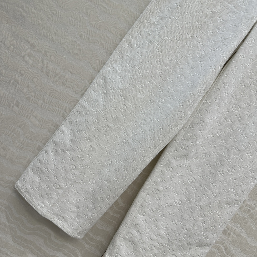 独家首发❤️ 爆单推荐，L25s春夏新品SProty系列，白色MONOGRAM老花logo牛仔长裤！口红