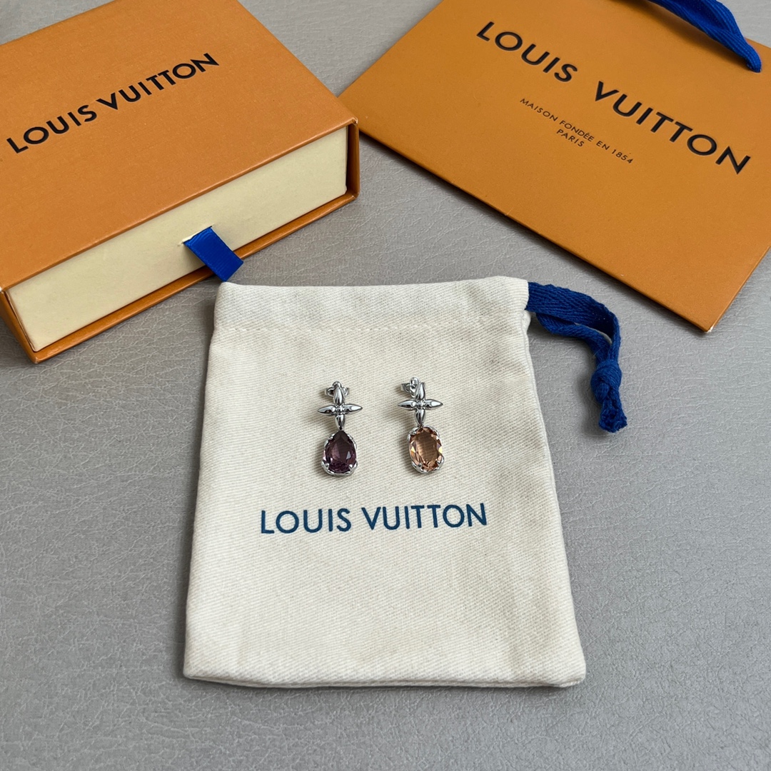 【】原单货 LV 耳钉🔹🔹Louis Vuitton 路易威登 🔹专柜一致材质 火爆款出货 设计独特 复