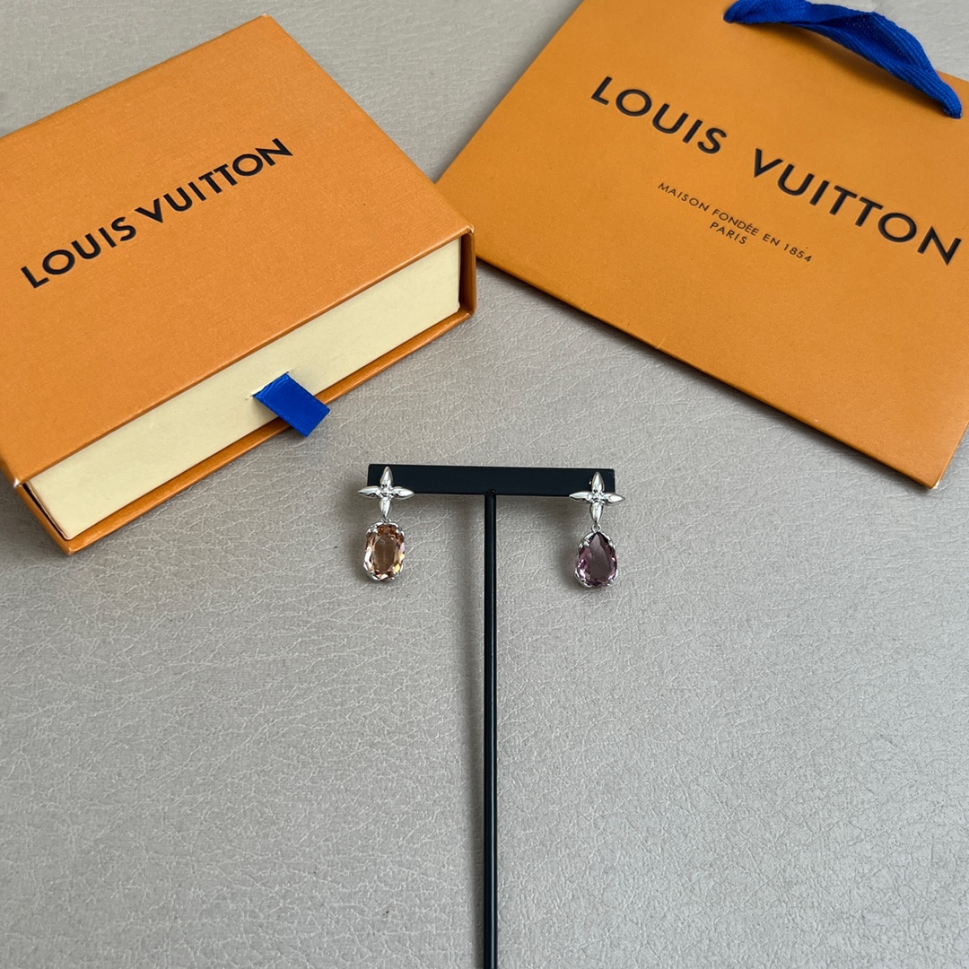 【】原单货 LV 耳钉🔹🔹Louis Vuitton 路易威登 🔹专柜一致材质 火爆款出货 设计独特 复